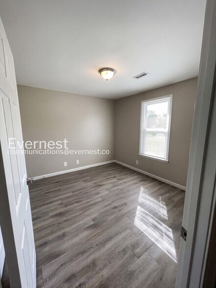 Building Photo - 901 Cimarron Ct