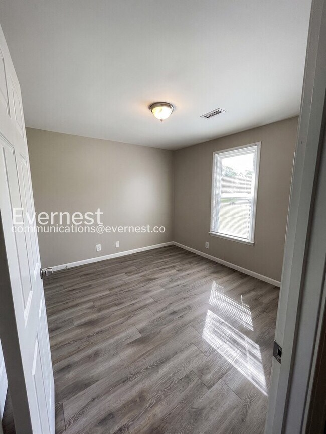 Building Photo - 901 Cimarron Ct