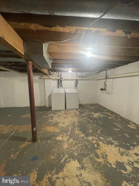 Building Photo - 1704 Barnaby St