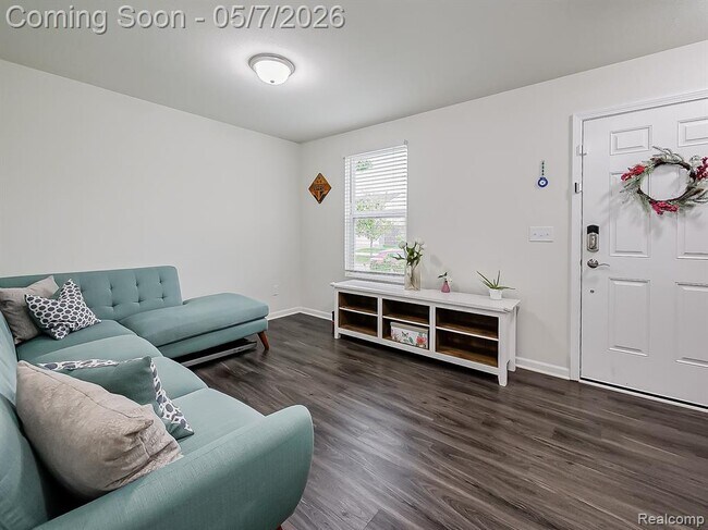 Building Photo - 8640 Quincy Dr