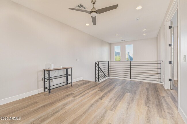 Building Photo - 2315 E Pinchot Ave