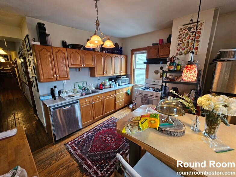 Building Photo - 346 Faneuil St