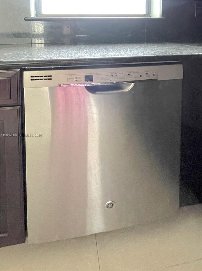 Building Photo - 1005 SW 88th Ct