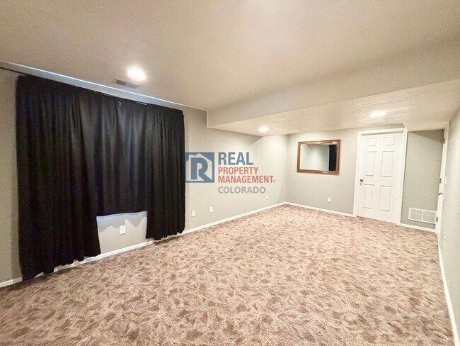 Building Photo - 1031 Surlyn Ct