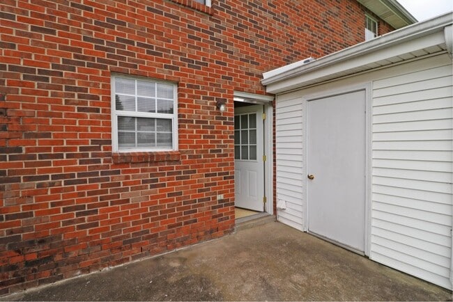 Building Photo - 371 Peabody Dr