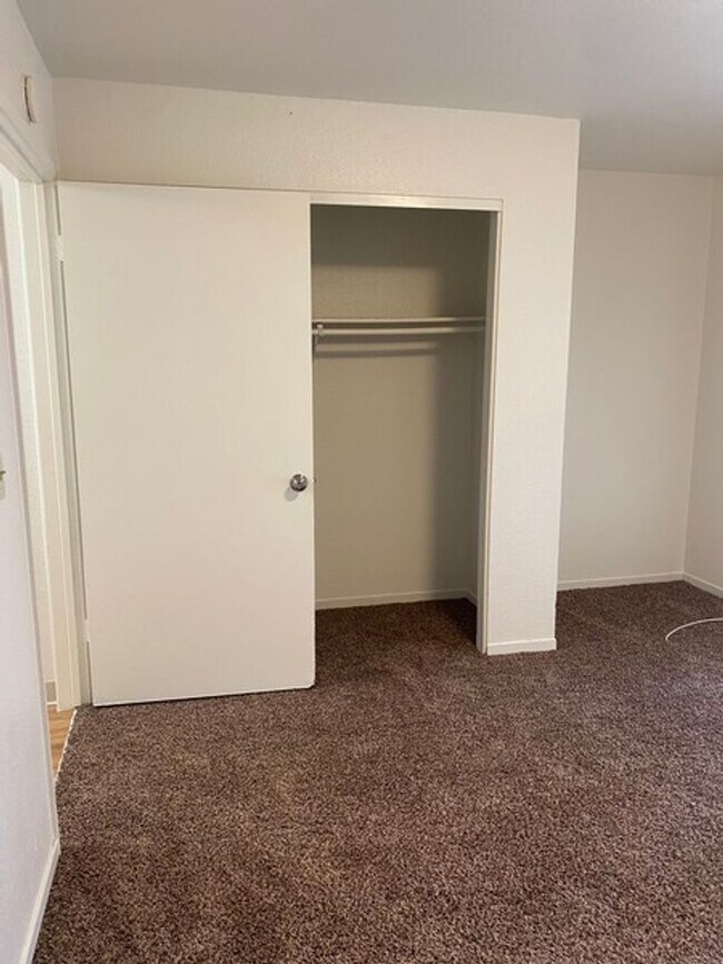 Building Photo - Oakwood Village Apartments