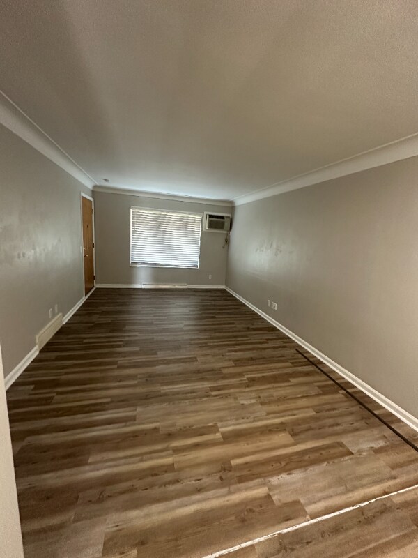 Building Photo - 4910 Lewis Ave