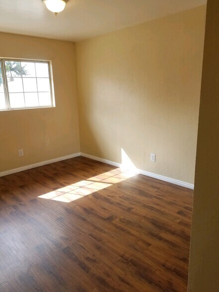 Room 2 - 1825 E 64th St