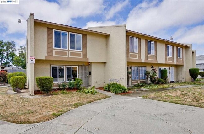 Building Photo - $2,890 / 3 BR - GORGEOUS TOWN HOME IN NORTHGATE AREA OF FREMONT!