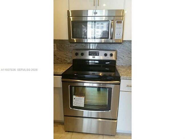 Building Photo - 2457 Collins Ave