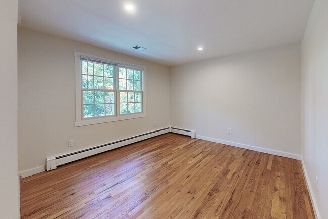 Building Photo - 88 5 Mile River Rd