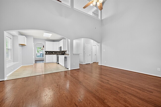 Building Photo - 2202 Highland Crossing Dr
