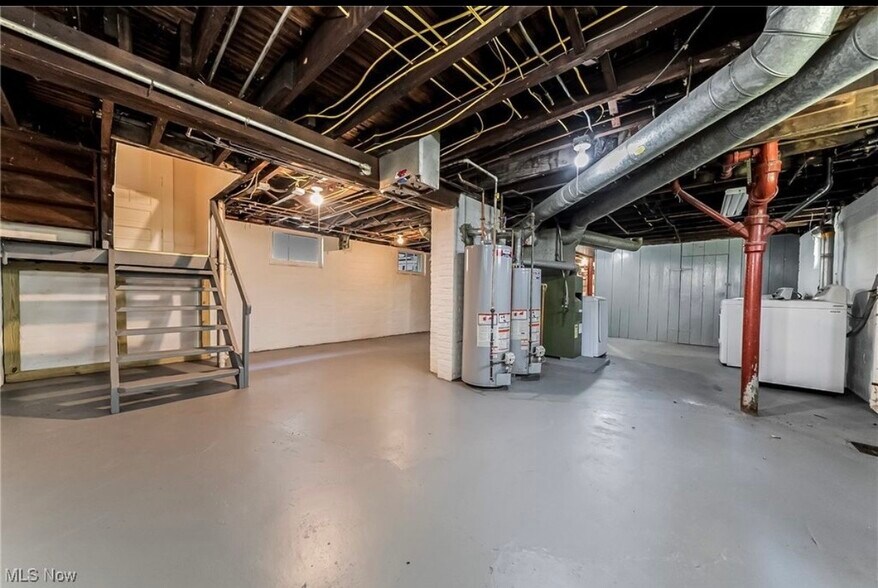 Building Photo - 2206 Lewis Dr