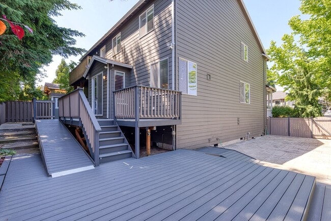 Building Photo - Elegant, Well-Loved, 5 bedroom, 3 bathroom...