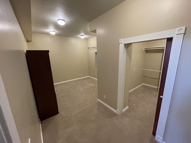 Building Photo - 561 Rocky Knoll Ln