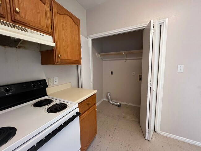 Building Photo - 3119 Galveston St