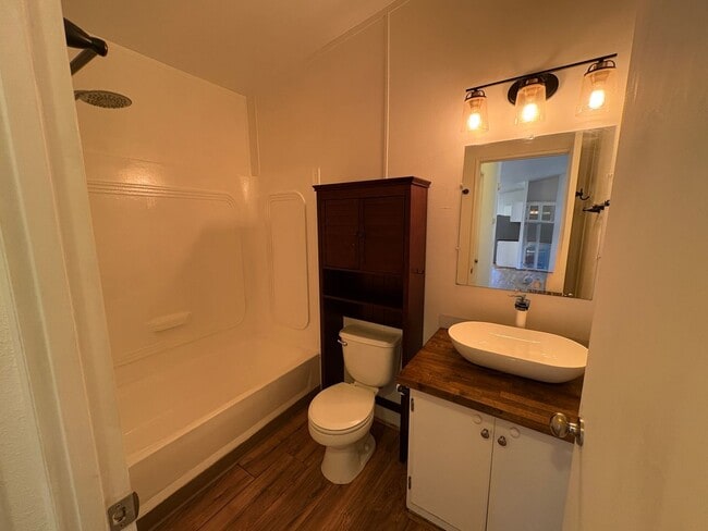 Building Photo - CHECK OUT THIS SPACIOUS SINGLE FAMILY HOME IN DESCHUTES RIVER WOODS ON 0.96 ACRES!