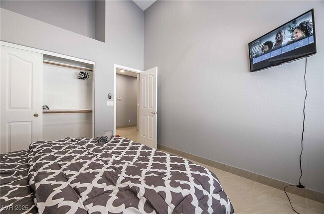 Building Photo - 1400 Castle Crest Dr