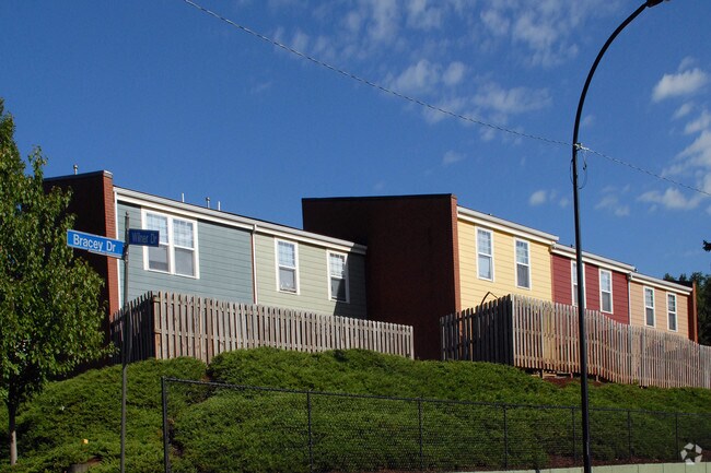 Building Photo - 2211-2218 Wilner Dr