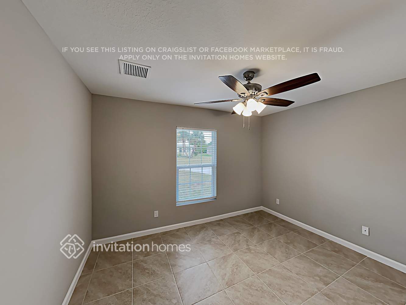 Building Photo - 3802 SW Daisy St