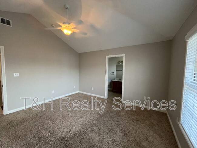 Building Photo - 2029 Ruckle St