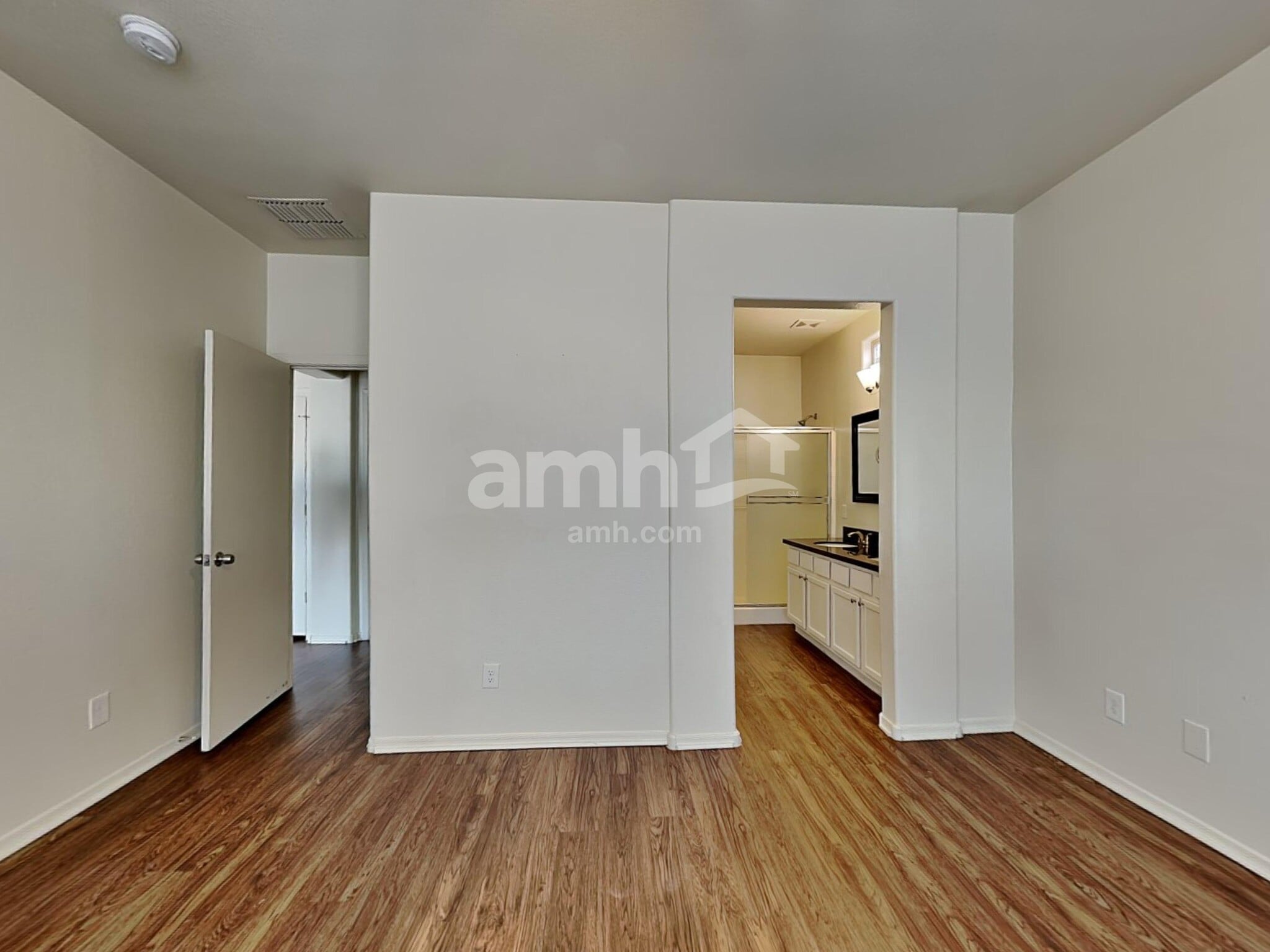 Building Photo - 12930 W Clarendon Ave