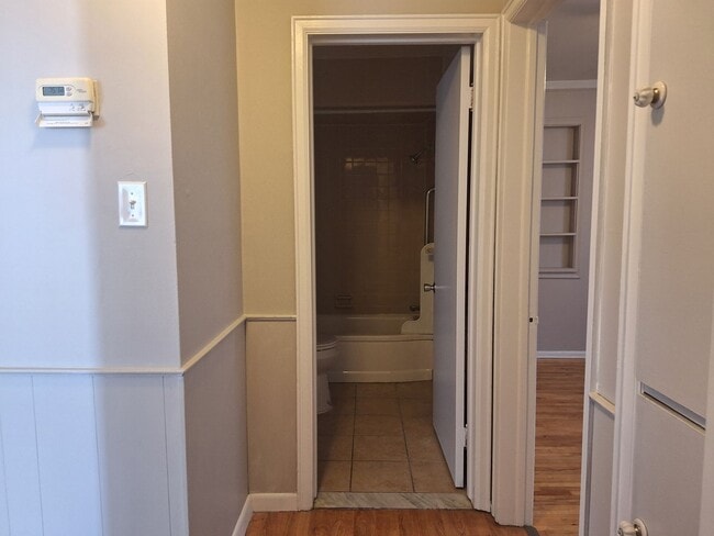 Building Photo - Charming 3 bedroom bungalow freshly updated