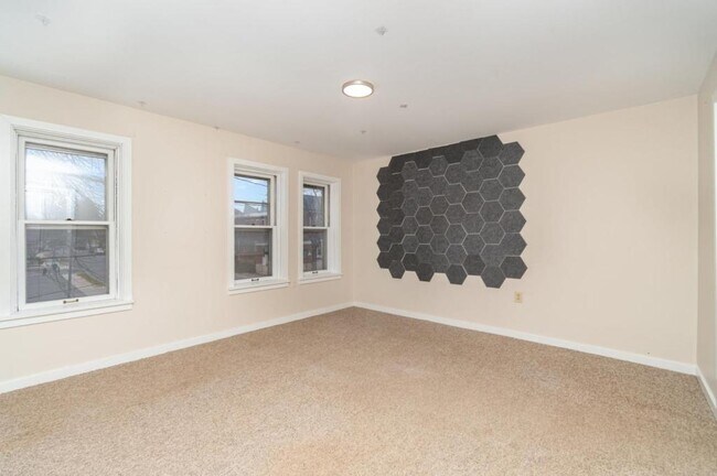 Building Photo - 602 W Louther St