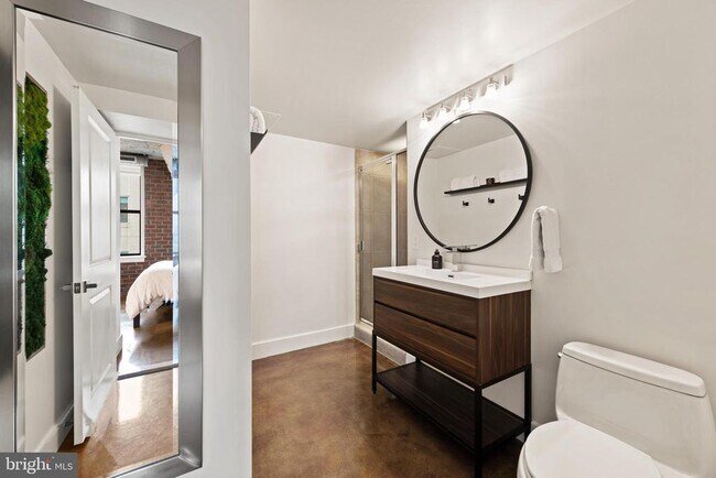 Building Photo - 916 G St NW