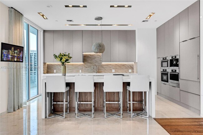 Building Photo - 900 Brickell Key Blvd