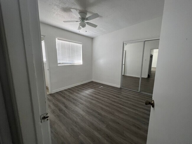 Building Photo - 320 Palm Dr