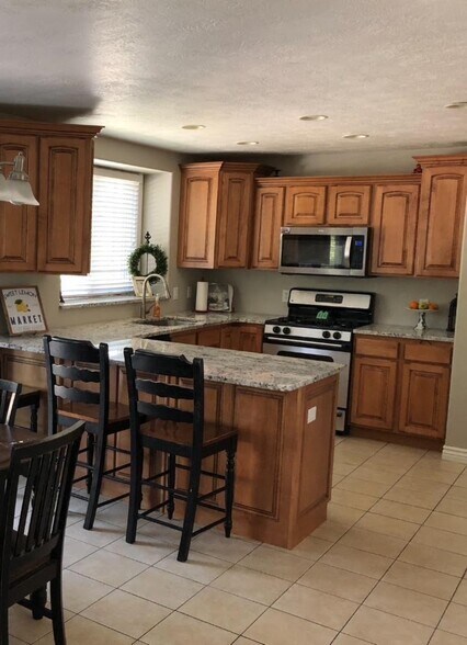 Building Photo - 4588 Spring Meadow Dr