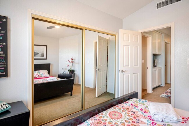Building Photo - 8169 Sedona Sunrise Dr