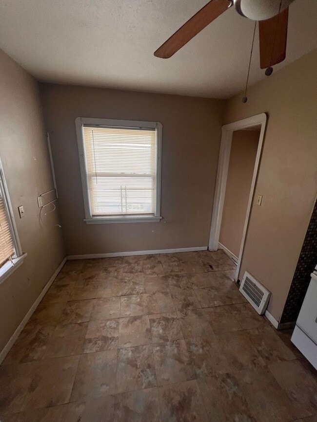 Building Photo - 3914 Brookside Blvd