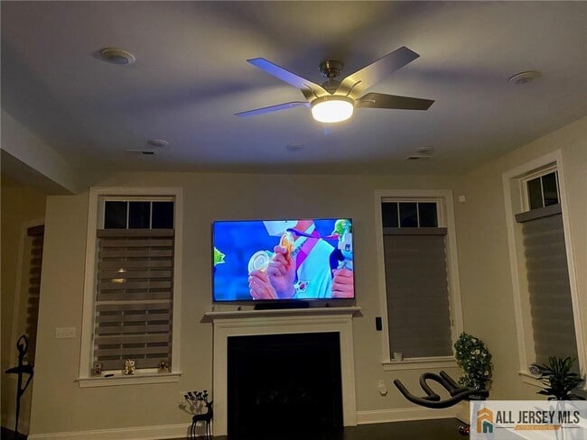 Building Photo - 30 Hamilton Dr