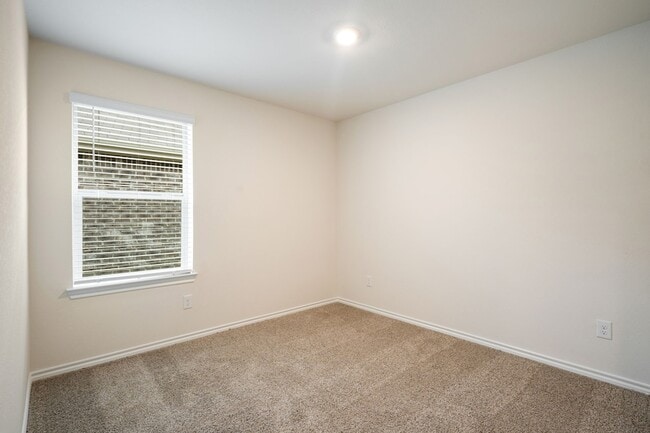 Building Photo - 1324 Stuarts Frst Dr