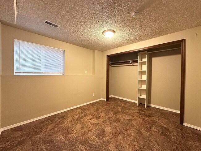 Building Photo - Single Family Home in Beaverton, OR 6 Beds 3 Baths w/ Double Car Garage!