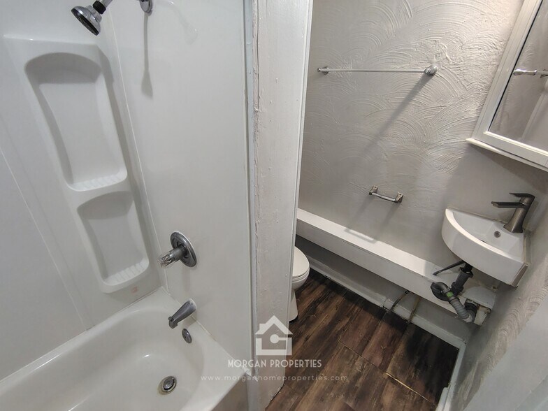 Building Photo - 2420 Fletcher St