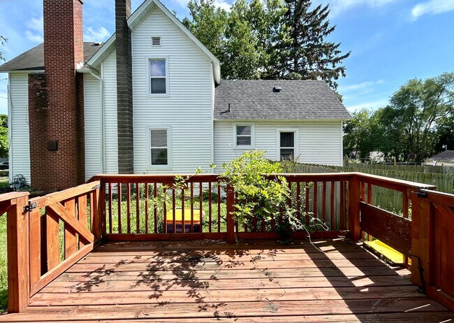 Building Photo - Spacious 4-Bedroom Home Near College Hill & Highland Park