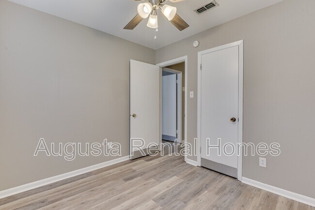 Building Photo - 3330 Young Forest Dr