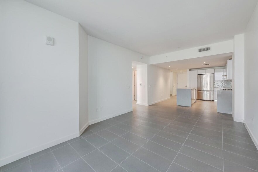 Building Photo - 1600 NE 1st Ave