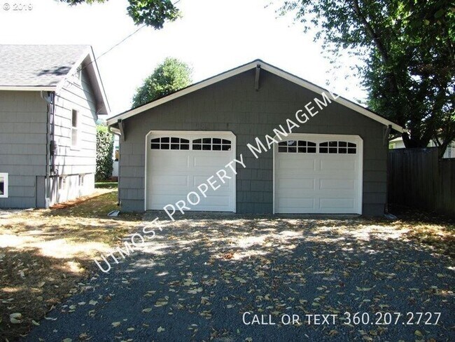 Building Photo - 2108 SE 6th Ave