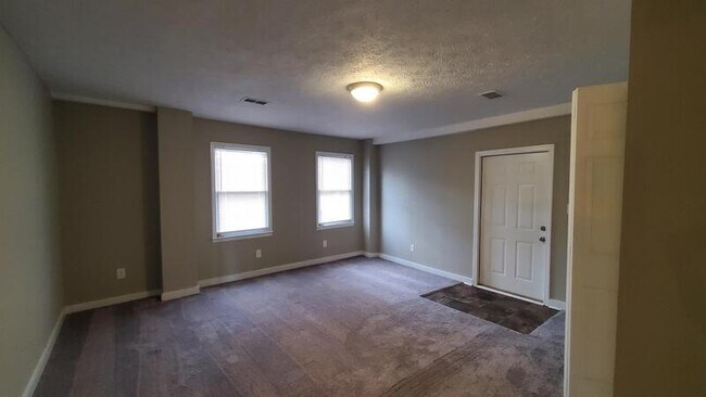 Building Photo - 180 N Burson Ave