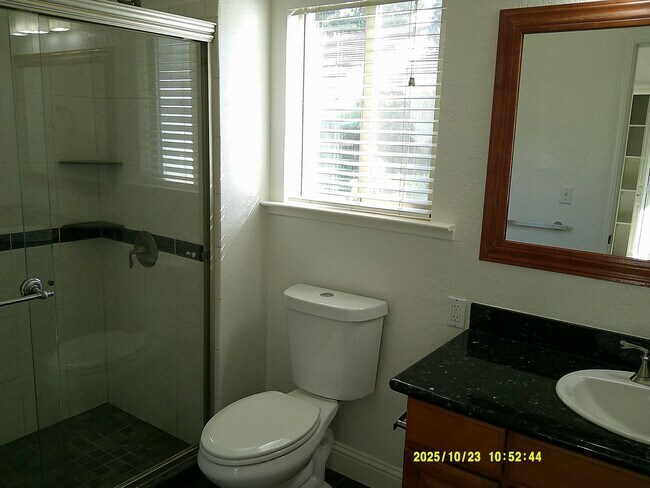 Building Photo - 1120 Tulip Ln