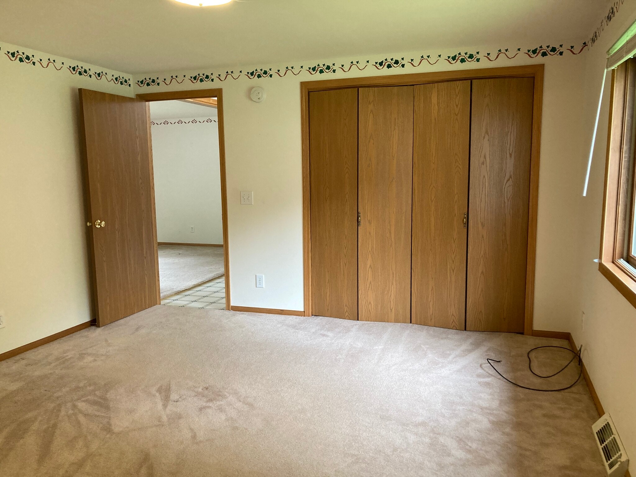 Master bedroom - 4942 E Lakeview St