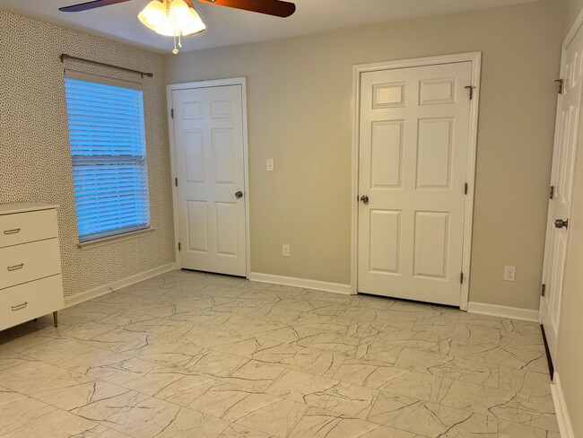 Building Photo - Beautiful, Conveninetly located First Floor Condo