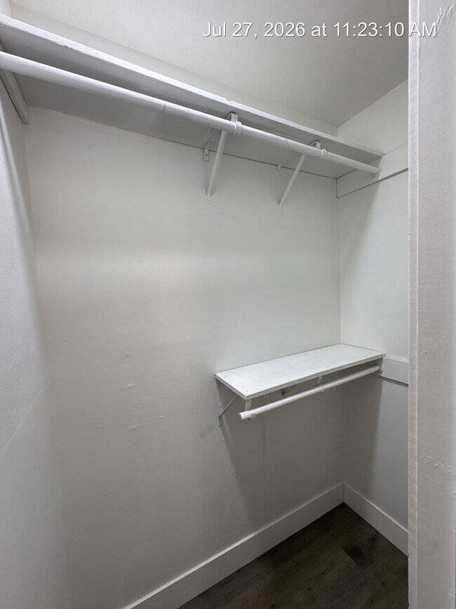 Building Photo - Cozy Home Now Available in Dinuba!!!