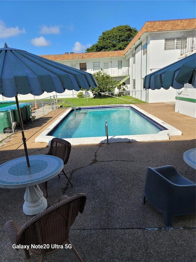 Primary Photo - 2219 Polk St