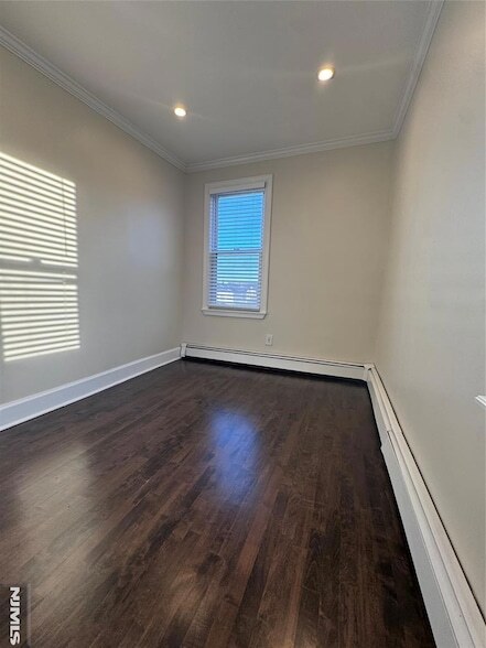 Building Photo - 14 River St