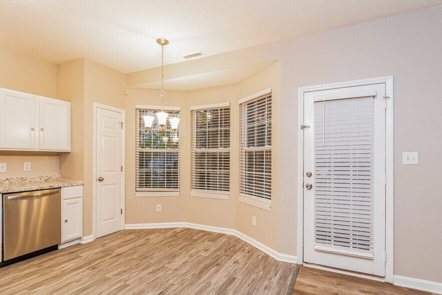 Building Photo - 6805 Coventry Ridge Rd